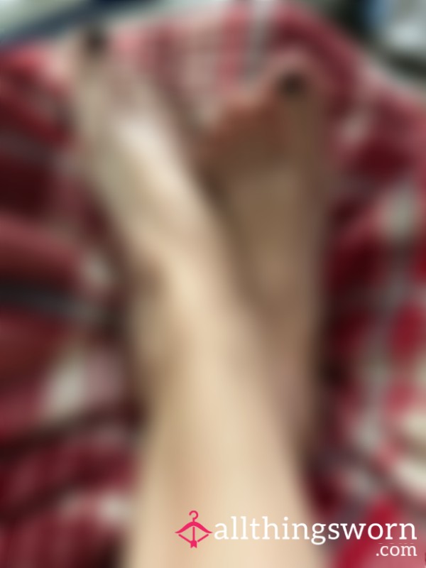 Can You Guess? 👣 Blurred Feet Photo Set 💋