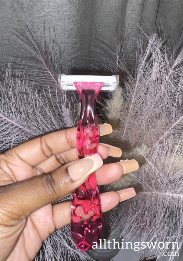 Candace’s Used Razor