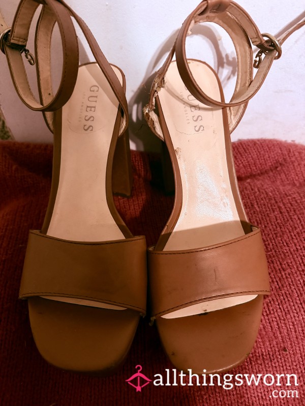 Caramel Guess Heels 💋
