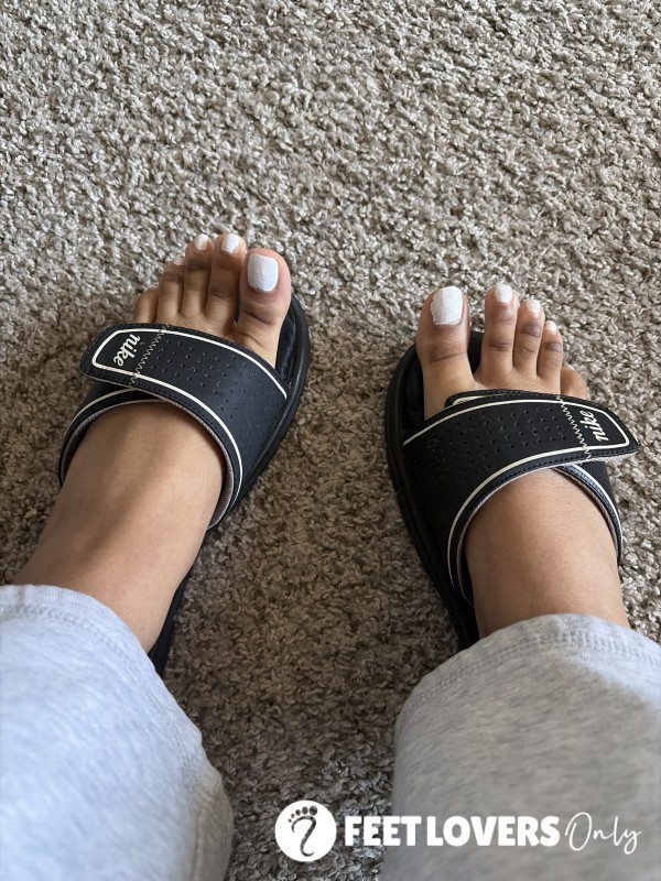🤍 Casual White Pedicure Toes In Slides – Relaxed WFH Feet 🤍