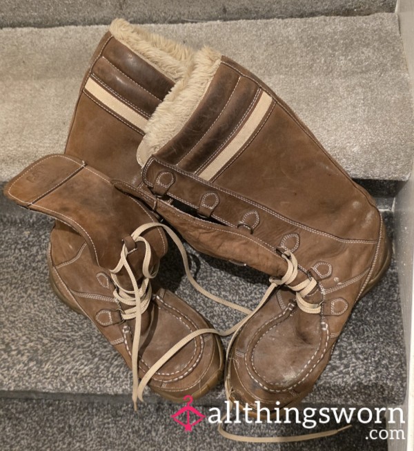 CAT Suede Boots, Trashed, Dirty, Very Old And Very Worn. Size 8
