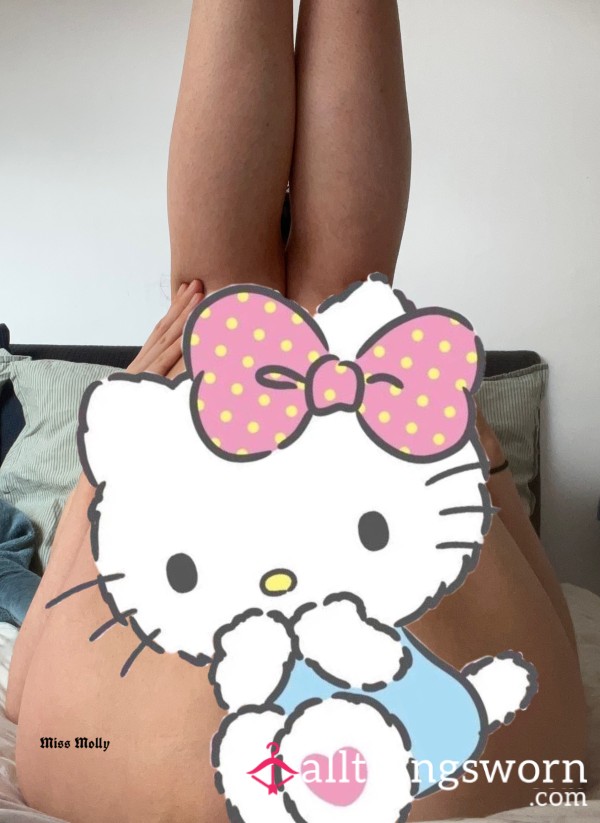 Caught With Legs In The Air! Pu**y Reveal