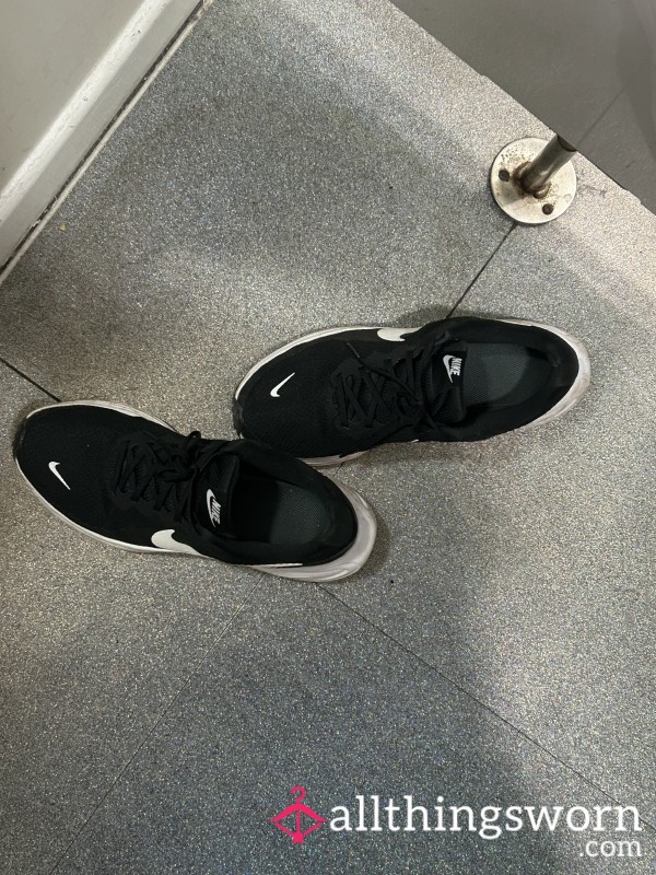 Changing Room Pics! Tits! Feet And Flipping You Off!  Can Be Bought Via Other Payment Options Just Ask