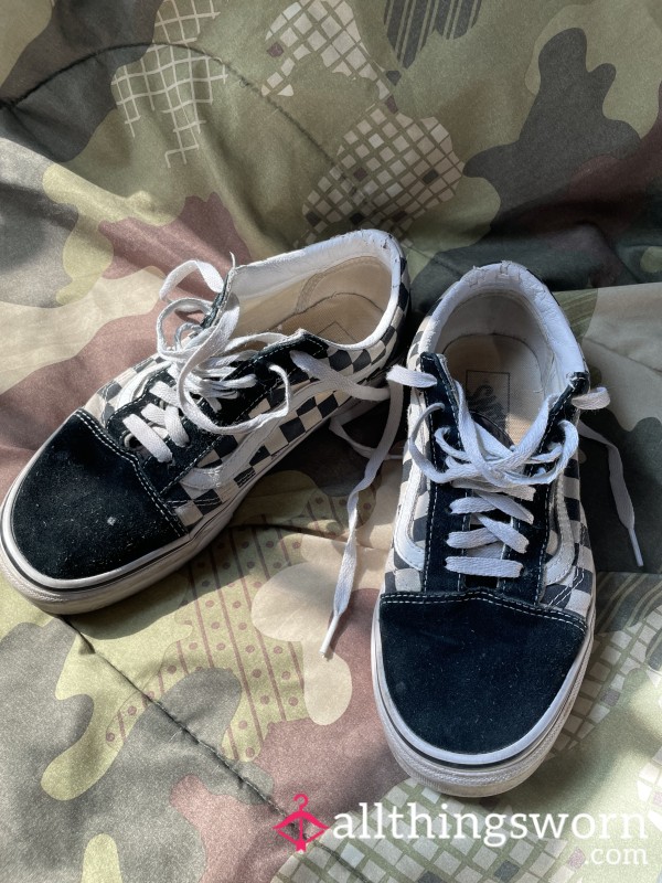 Checkered Worn Down Vans🤍🖤
