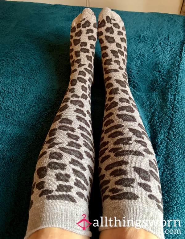 Cheeky Giraffe Knee Highs 👑🦒