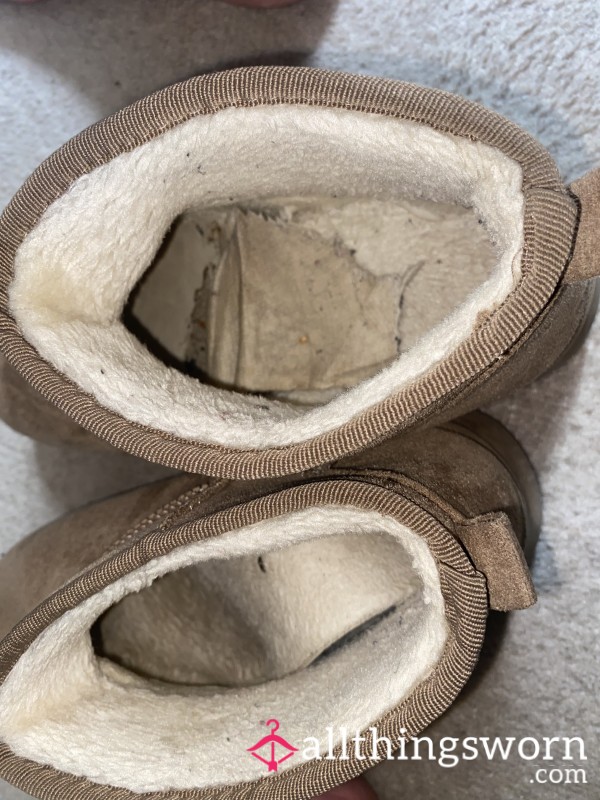 Cheesy Ugg Style Boots
