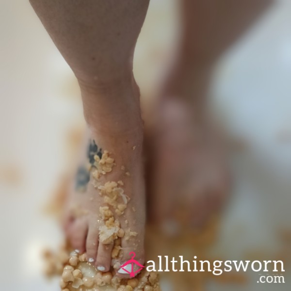 Chickpea Foot Squish Before Pedicure