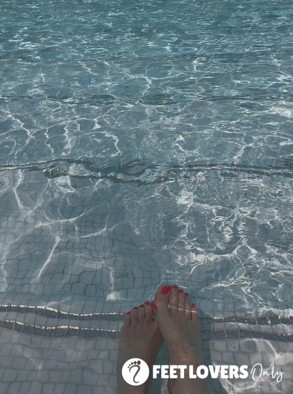 Chilling At Dubai’s Best P**l