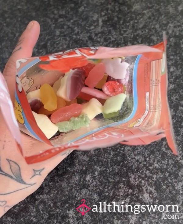 Choose The Sweets Of Your Choice 🍬🍭 I Give You A Lucky Dip 🤫 Ad-ons Can Be Applied 😏🍬