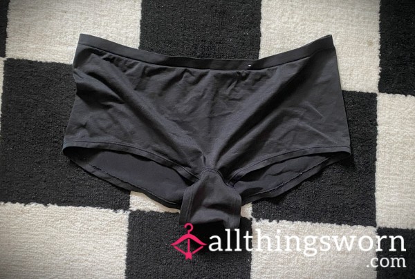 Cla**ic Black Cheeky Boyshorts