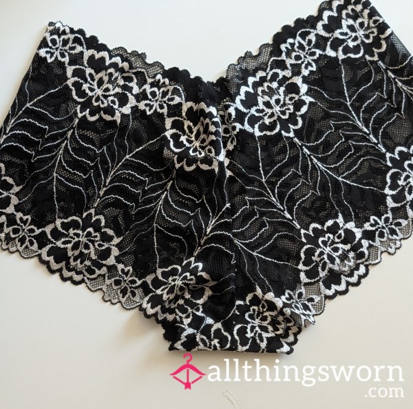 Cla**ic Black Lace Panties 🖤✨