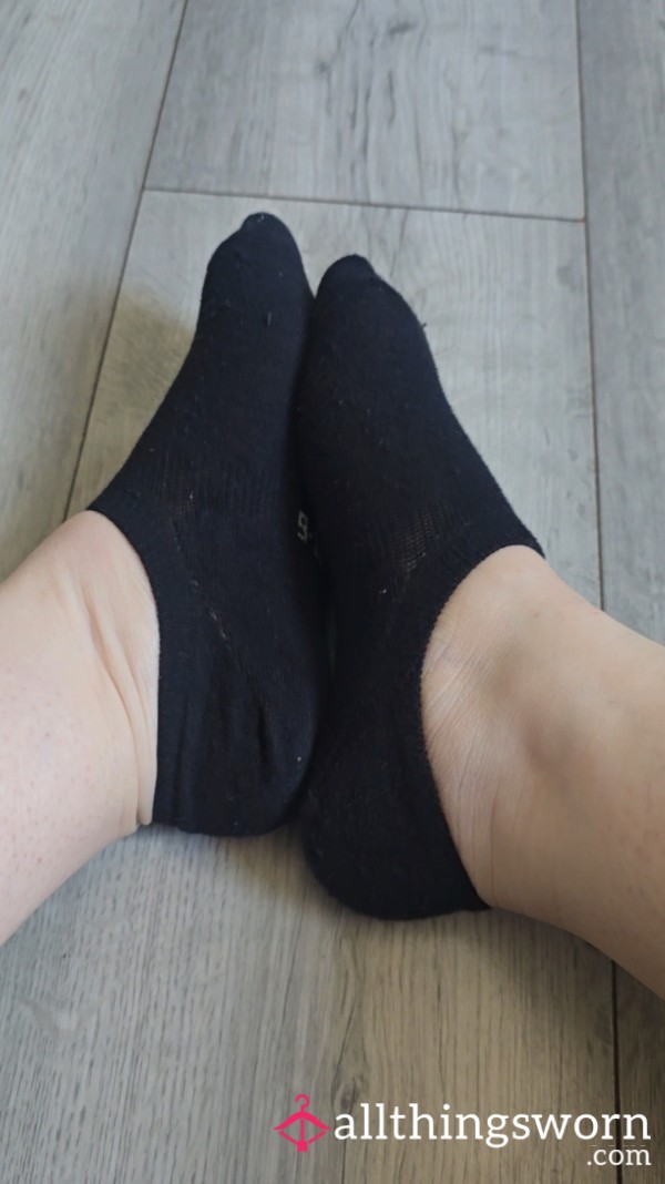Cla**ic Black Trainer Socks