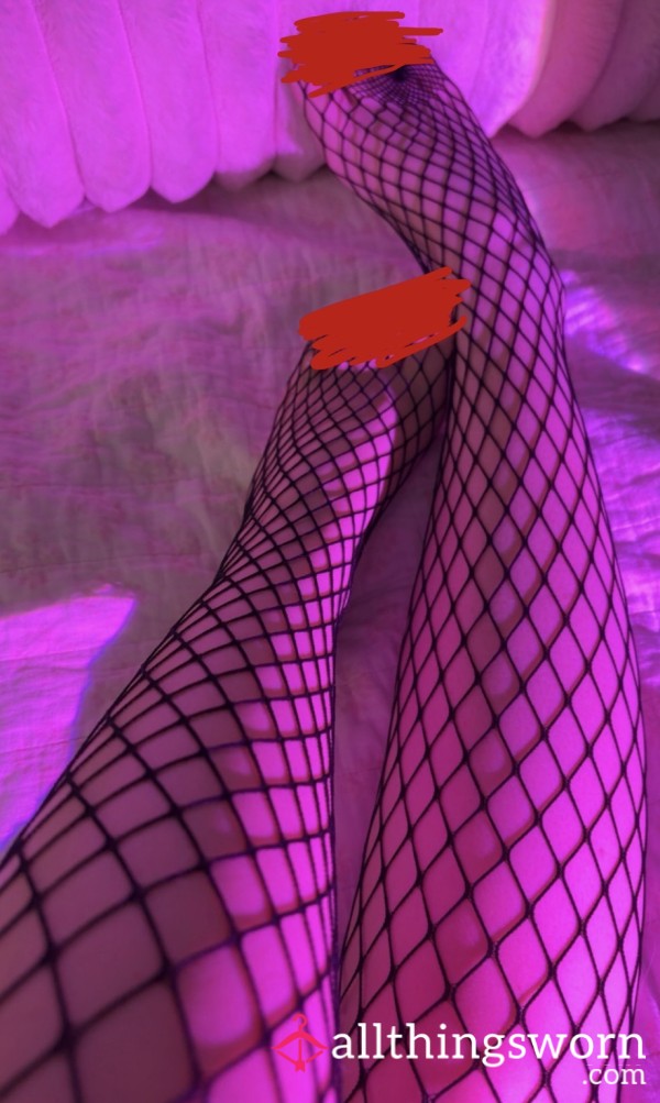 CLa**IC FISHNETS WORN BY A GODDESS