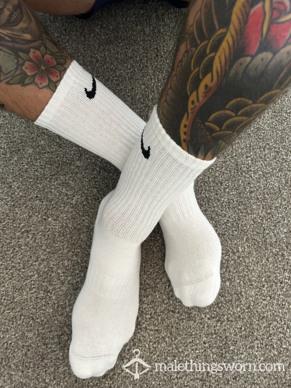 Cla**ic White Nike