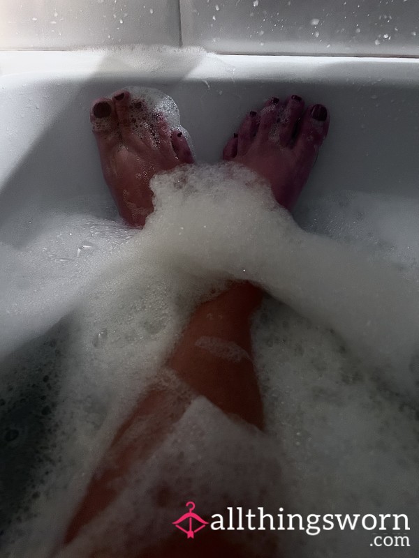 Clean Bubble Bath Feet 🛁