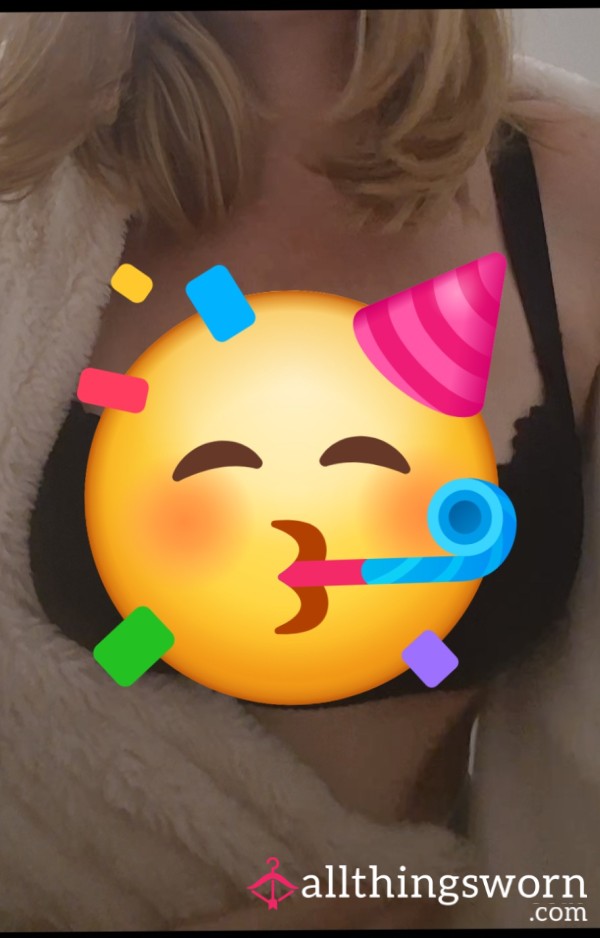 10 Cleavage Pics In Different Bras 😍