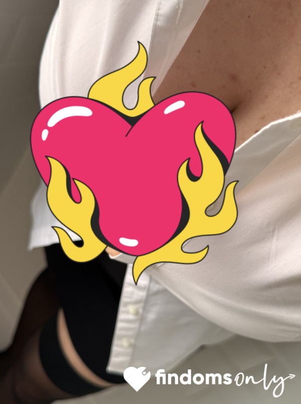 Cleavage, Stockings And Di**os 🥵😈