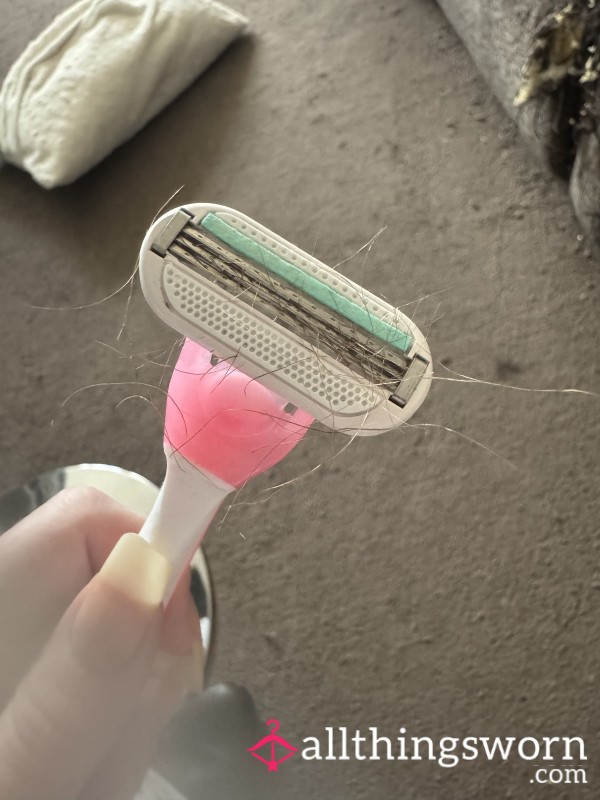 Clogged Up Razor Used By A Goddess After 8 Weeks Of Hair Growth!!