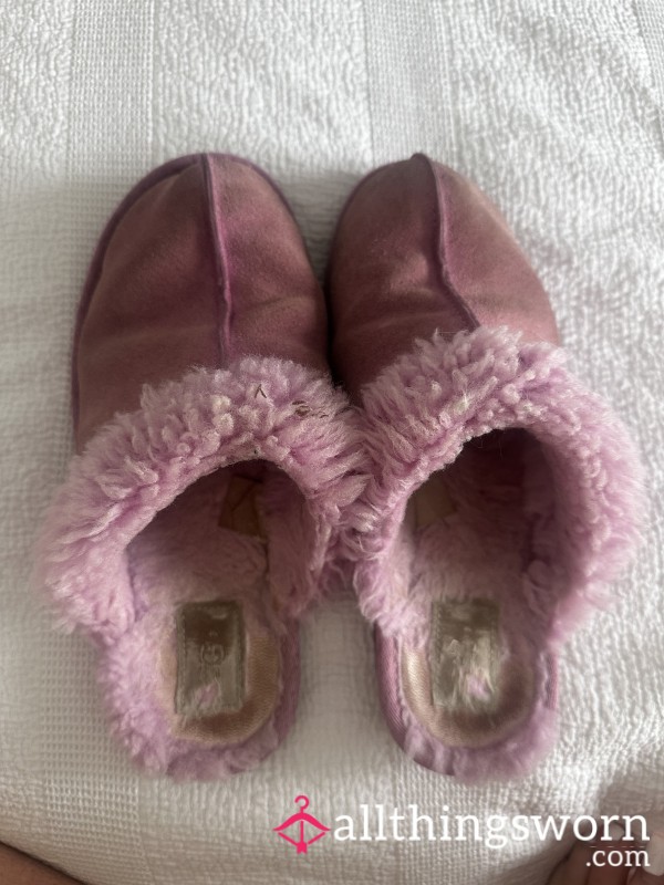 Closed Toe Ugg Slippers 🥿🩷