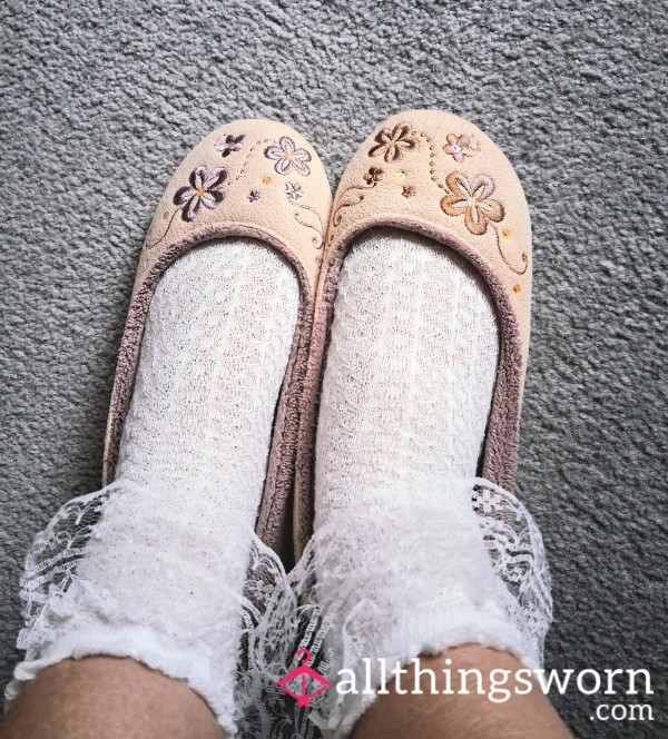 🥿 Closed Toe Well Used Slippers 🥿