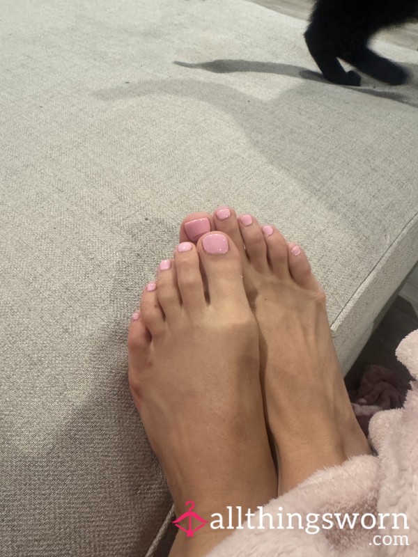 C*M Covered Feet