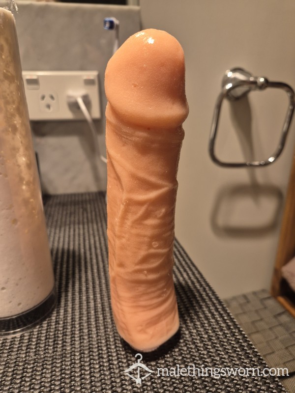 C*ck Mould (Long, Thick, And It Vibrates!)