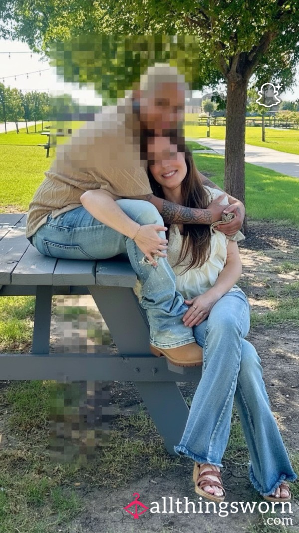 C*ckadoodledoooo! Lesbian Couple D*ck Ratings!