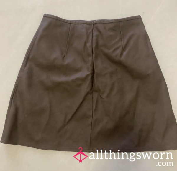 Coffee Colored Leather Skirt With Hard Leather A-line Short Skirt Suitable For All Seasons With Lining, Suitable For Girls Weighing Around 100 Pounds. See The Picture For Specific Details. Ho