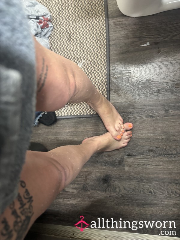 Come Admire These Pretty Feet In Your Favorite Position And Any Request You Have