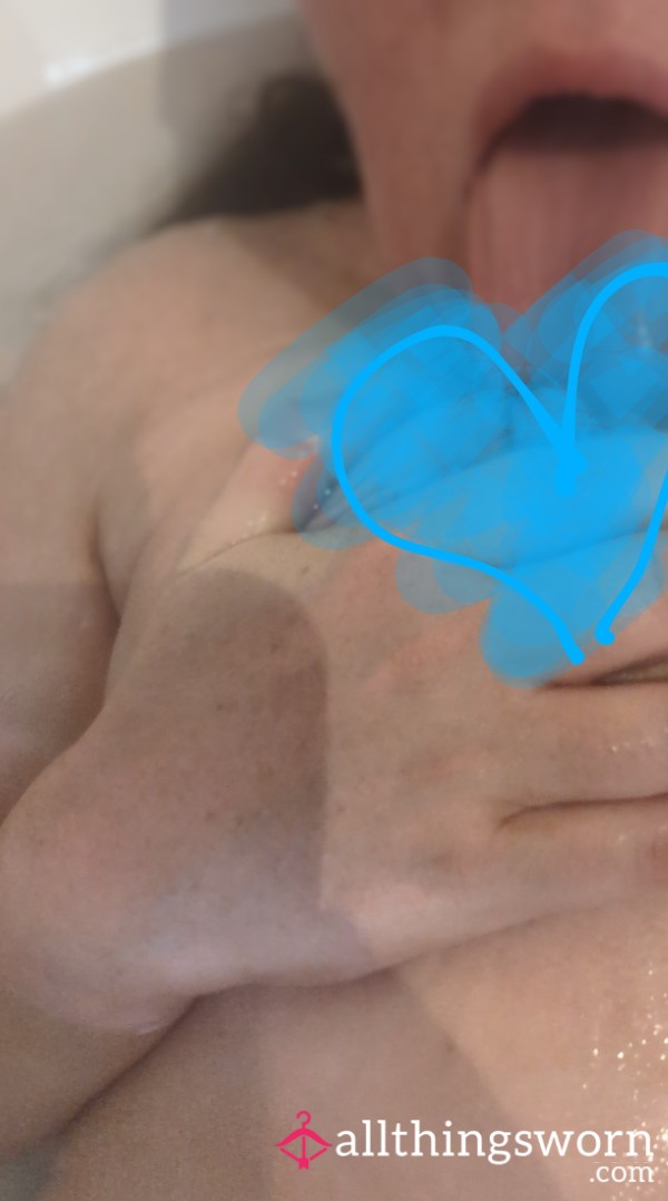 In The Bath Playing With My Tit And Licking My Own Nipple🛁👄
