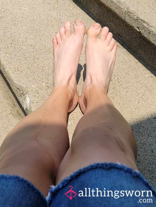 Come See My Tan Lines: Tan Legs & White Fee
