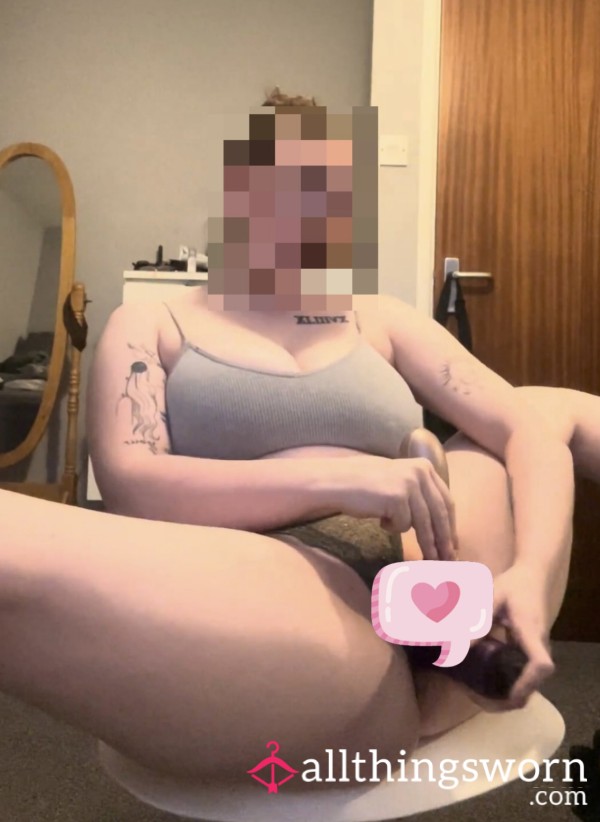 Come Watch Me Vibrate My Clit And F**k My Pu**y With My Purple Di**o Until I Have A Leg Shaking Orgasm 😈😈