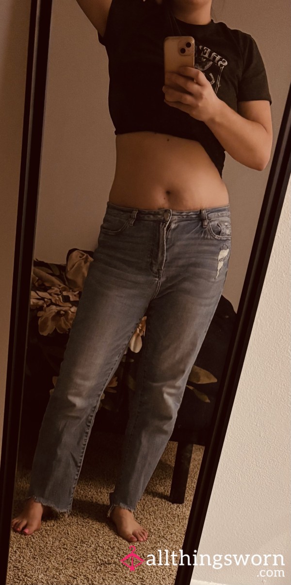 Comfy MILF Striptease – Jeans & Tee Teasing, Slow Reveal