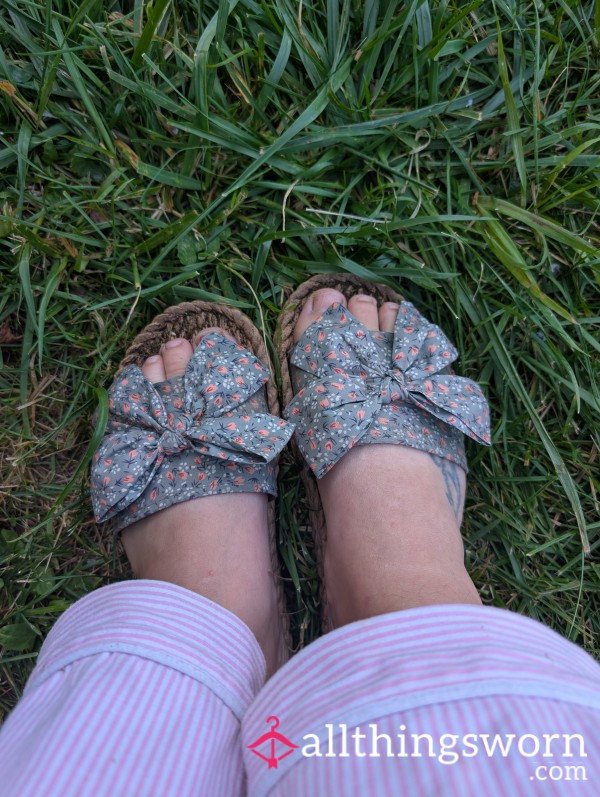 Completely Filthy Flor*l Flip-flops. 🔥🦶🏼