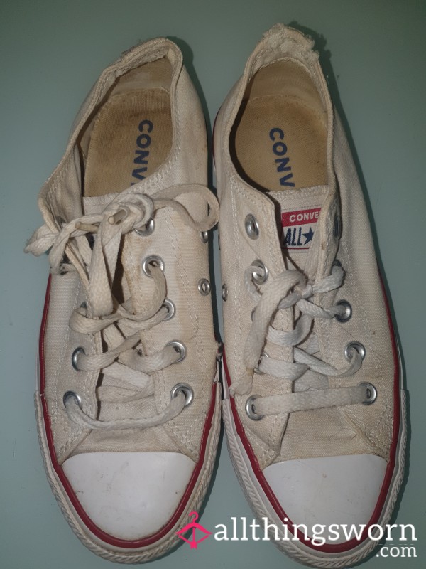 Converses Size 4