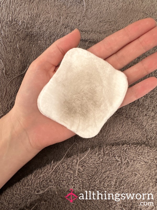 Cotton Face Pad To Clean Dirty Face