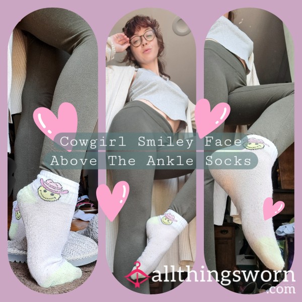 Cowgirl Smiley Face Socks 🤠💖