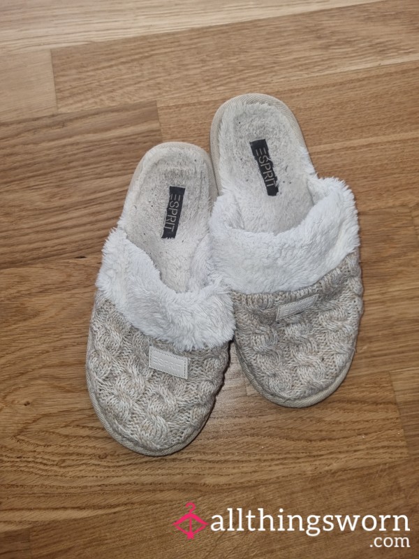 Cozy Indoor Slippers – Gently Worn Home Shoes