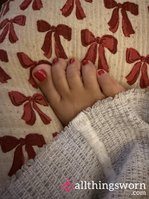 Cozy Pretty Red Toesies