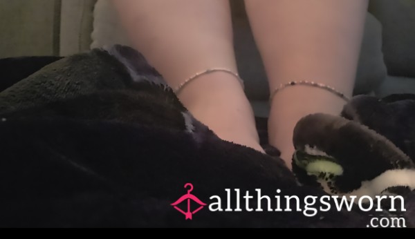 Cozy Toes P**king Out 🥺