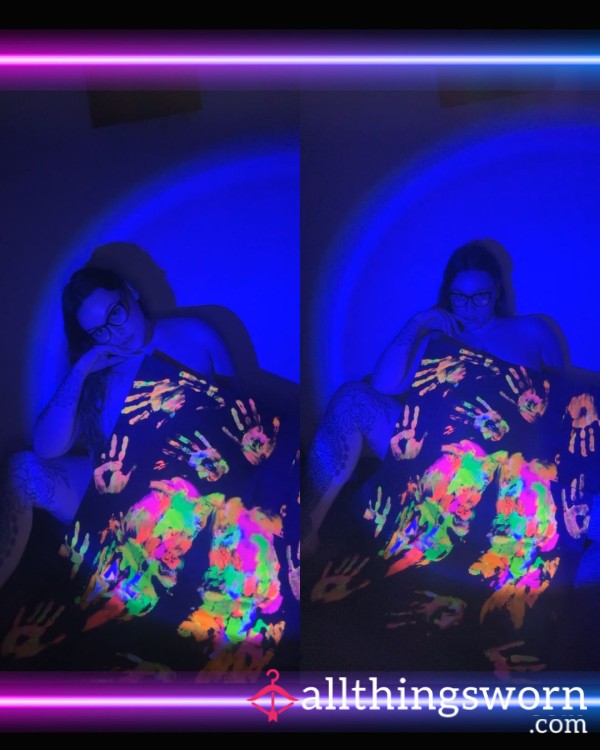 🎨👑 Crafty, Kinky & Completely Unique – UV Neon Booty, Thighs & Hands Body Print Artwork
