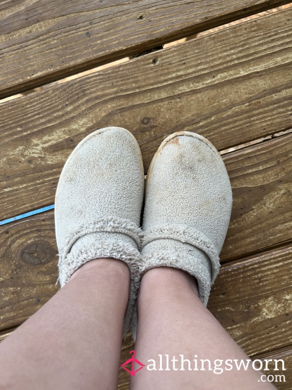 Cream Colored Oofo Slippers
