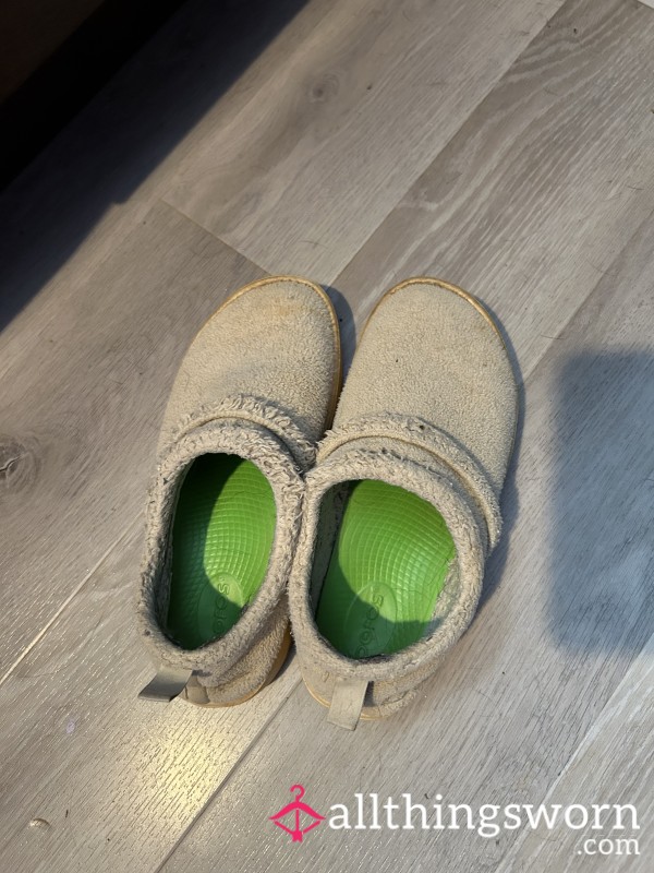 Cream Colored Oofo Slippers