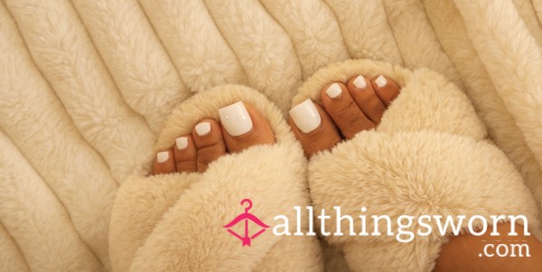 🩶 Cream Faux‑Fur Slippers – Size 7/8 (Well‑Loved & Cozy)