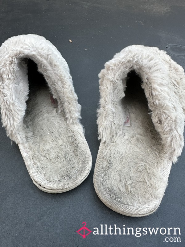 Cream Fluffy STINKY SMELLY Closed Slippers