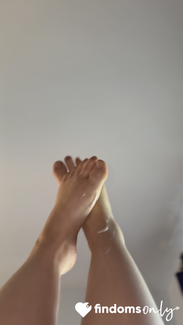 Cream My Feet Very Well 👣 💦