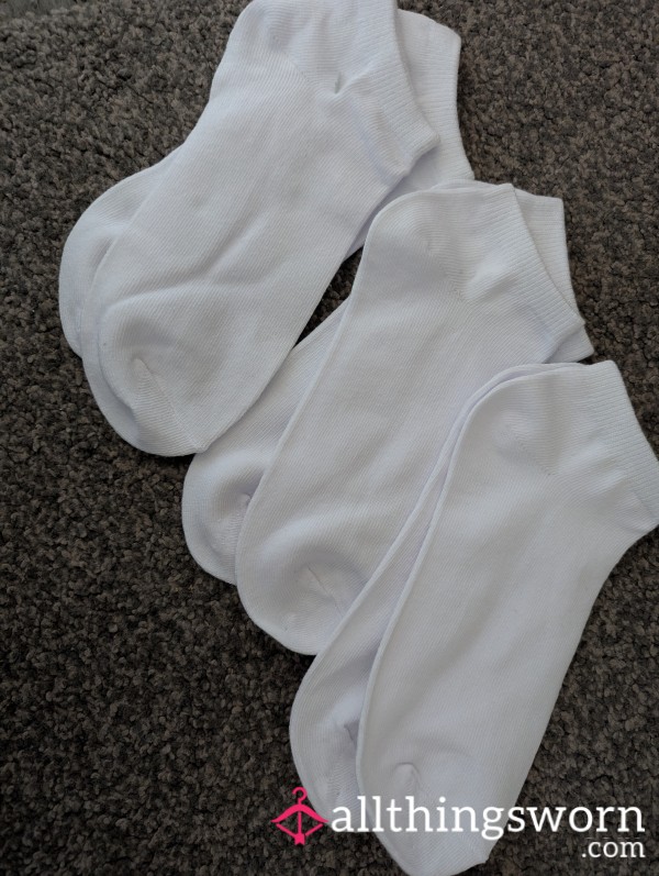 Crisp White Ankle Socks 👣
