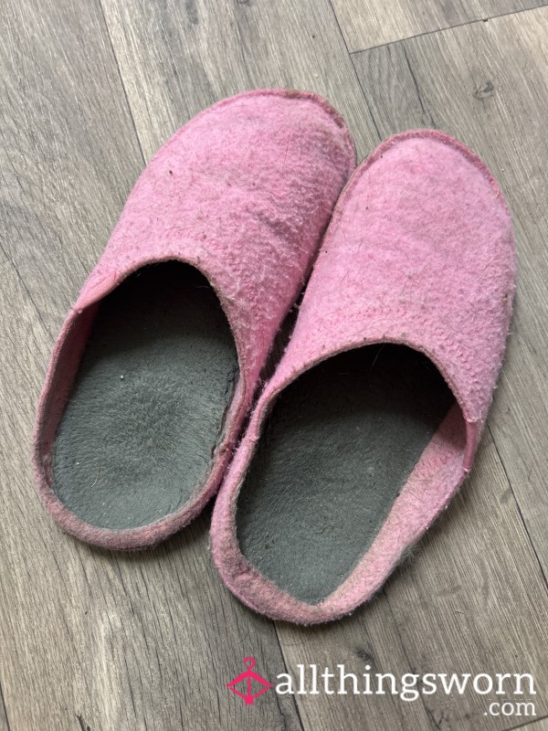 Croc Slippers Pink Size 7