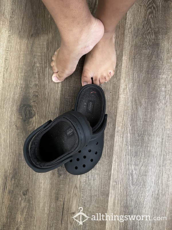 Very Well-worn Crocs With Fuzzy Liner Size 7