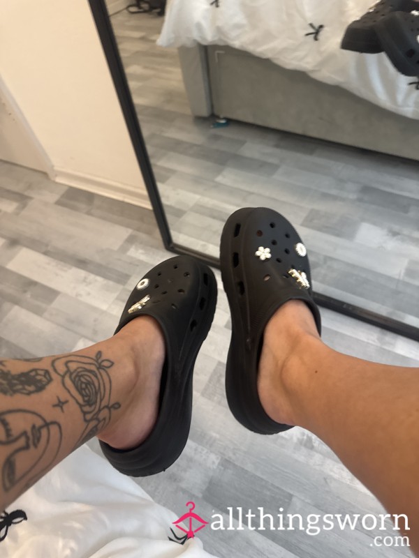 Crocs - Worn.